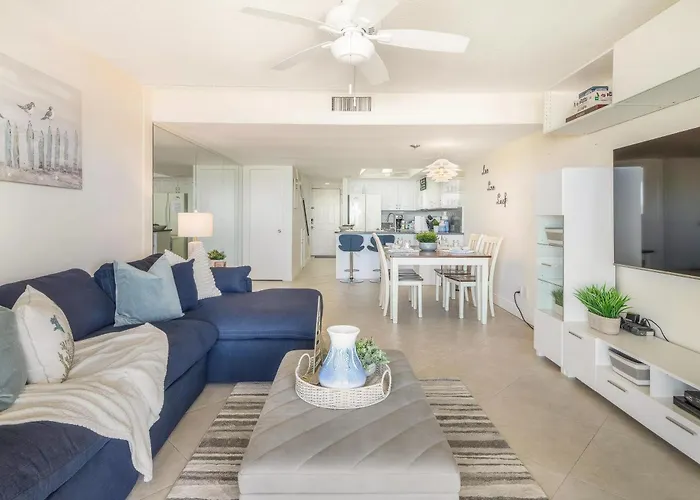 Beachfront Water View With Pool Sundeck Private Balcony And Wd